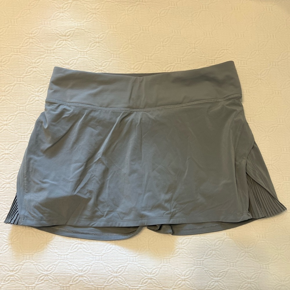 LuluLemon Play Off the Pleats Mid-Rise Skirt (Grey) Size 6